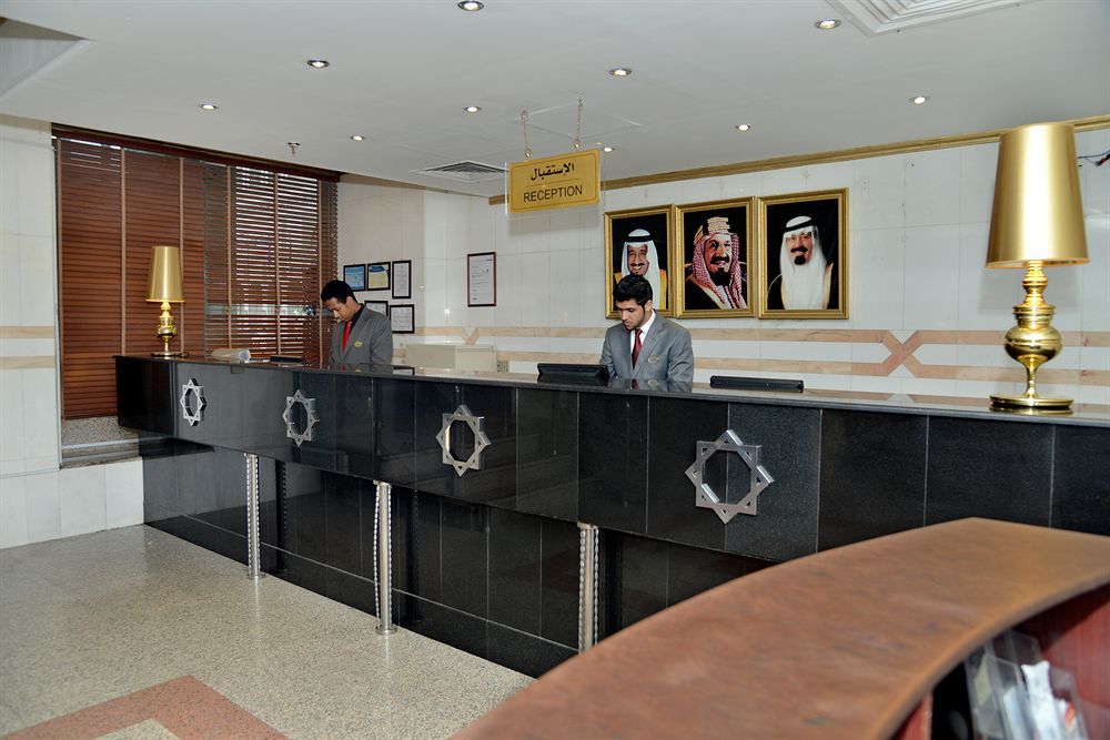 Taiba Suites Madinah Medina Eksteriør billede Reception desk at a hotel