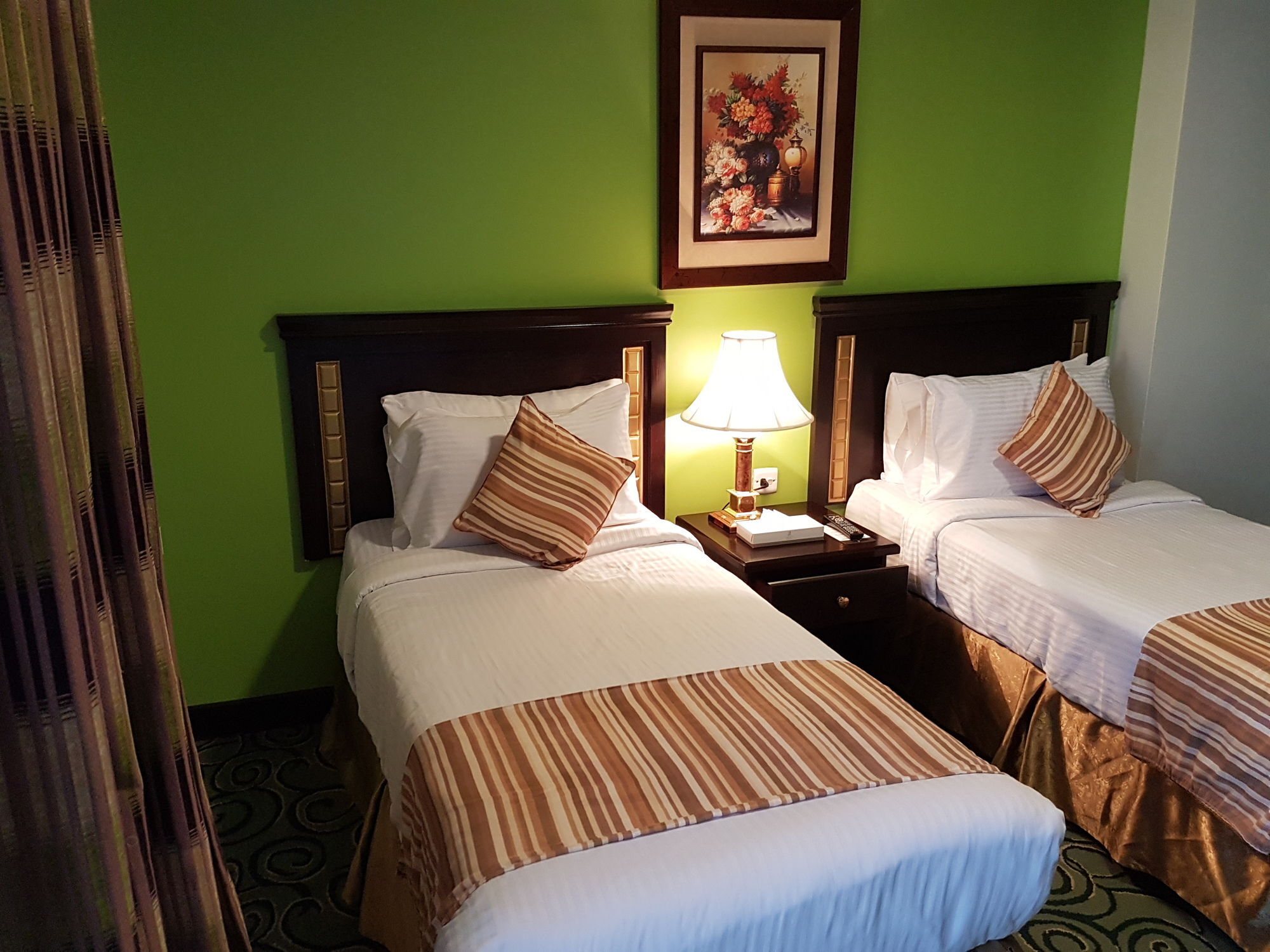 Taiba Suites Madinah Medina Eksteriør billede A room at the hotel