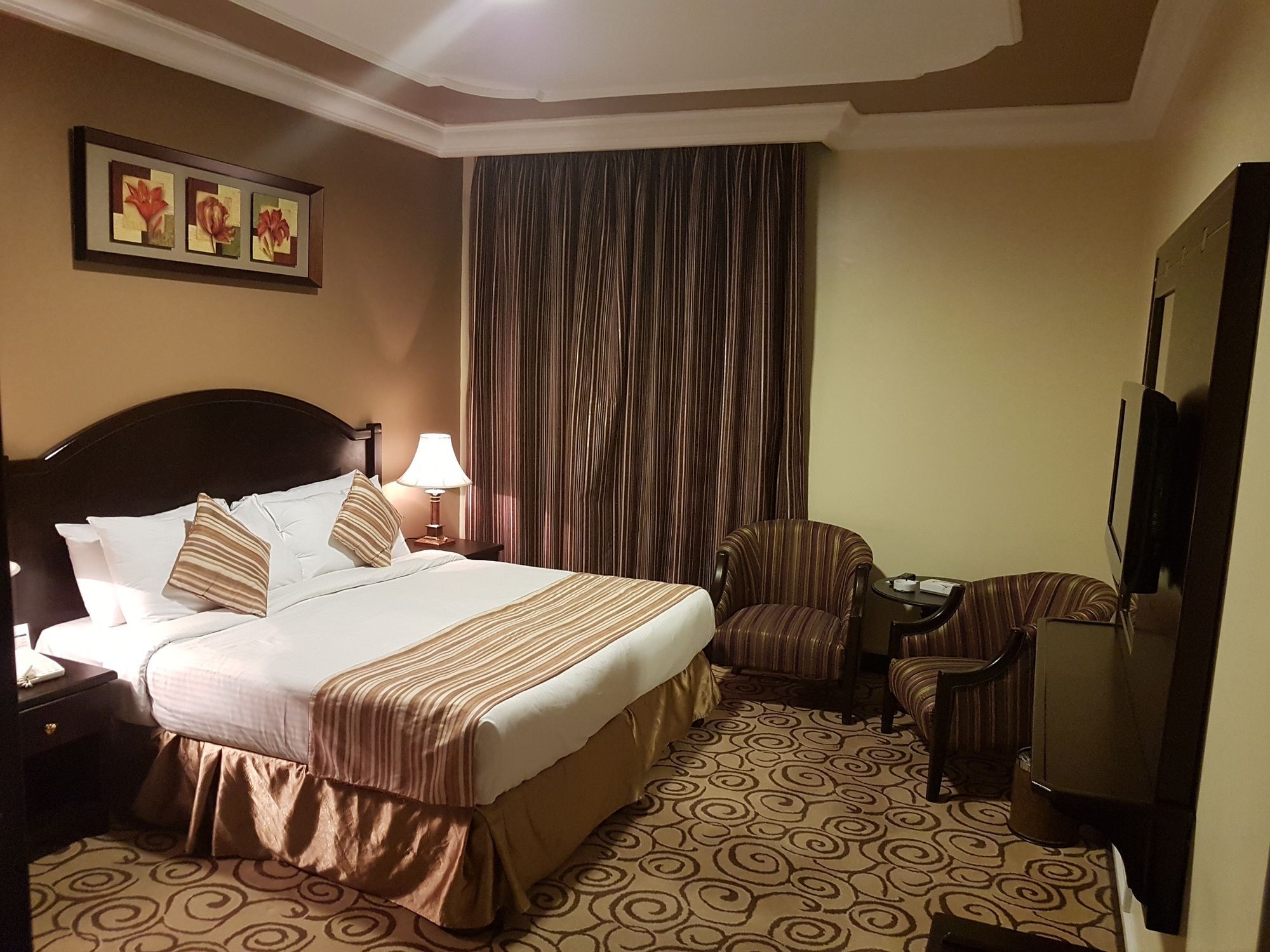 Taiba Suites Madinah Medina Eksteriør billede A room at the hotel