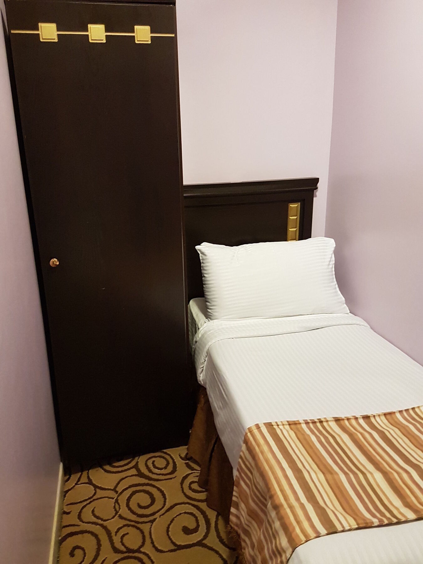 Taiba Suites Madinah Medina Eksteriør billede A single bed